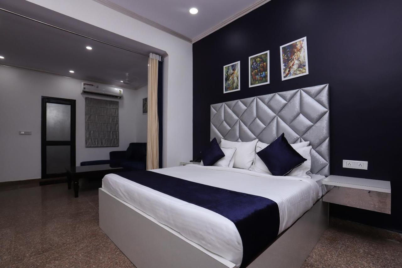 Hotel Vizima Palace - Near Wave City Center Metro Station Noida Exterior photo