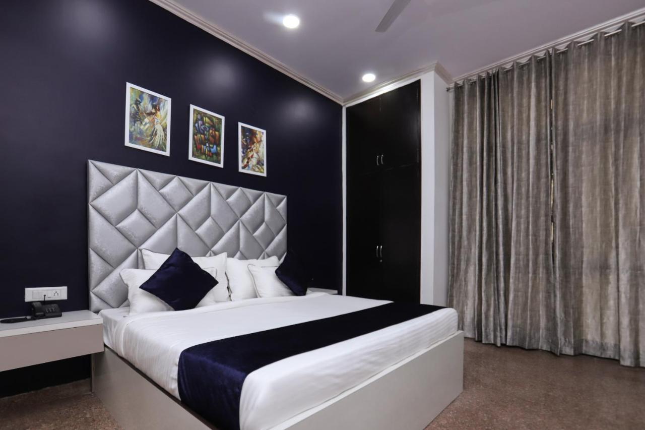 Hotel Vizima Palace - Near Wave City Center Metro Station Noida Exterior photo