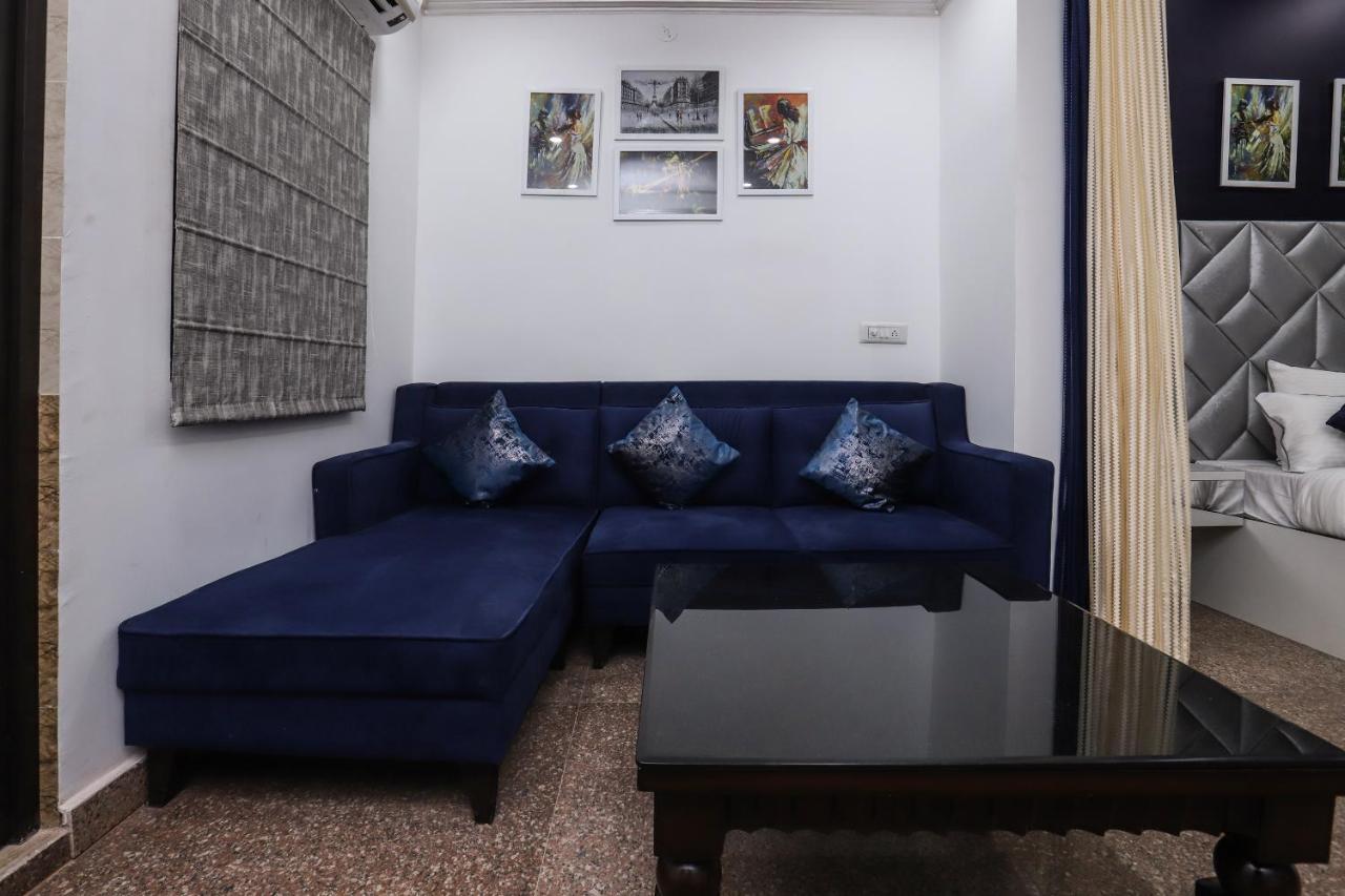 Hotel Vizima Palace - Near Wave City Center Metro Station Noida Exterior photo