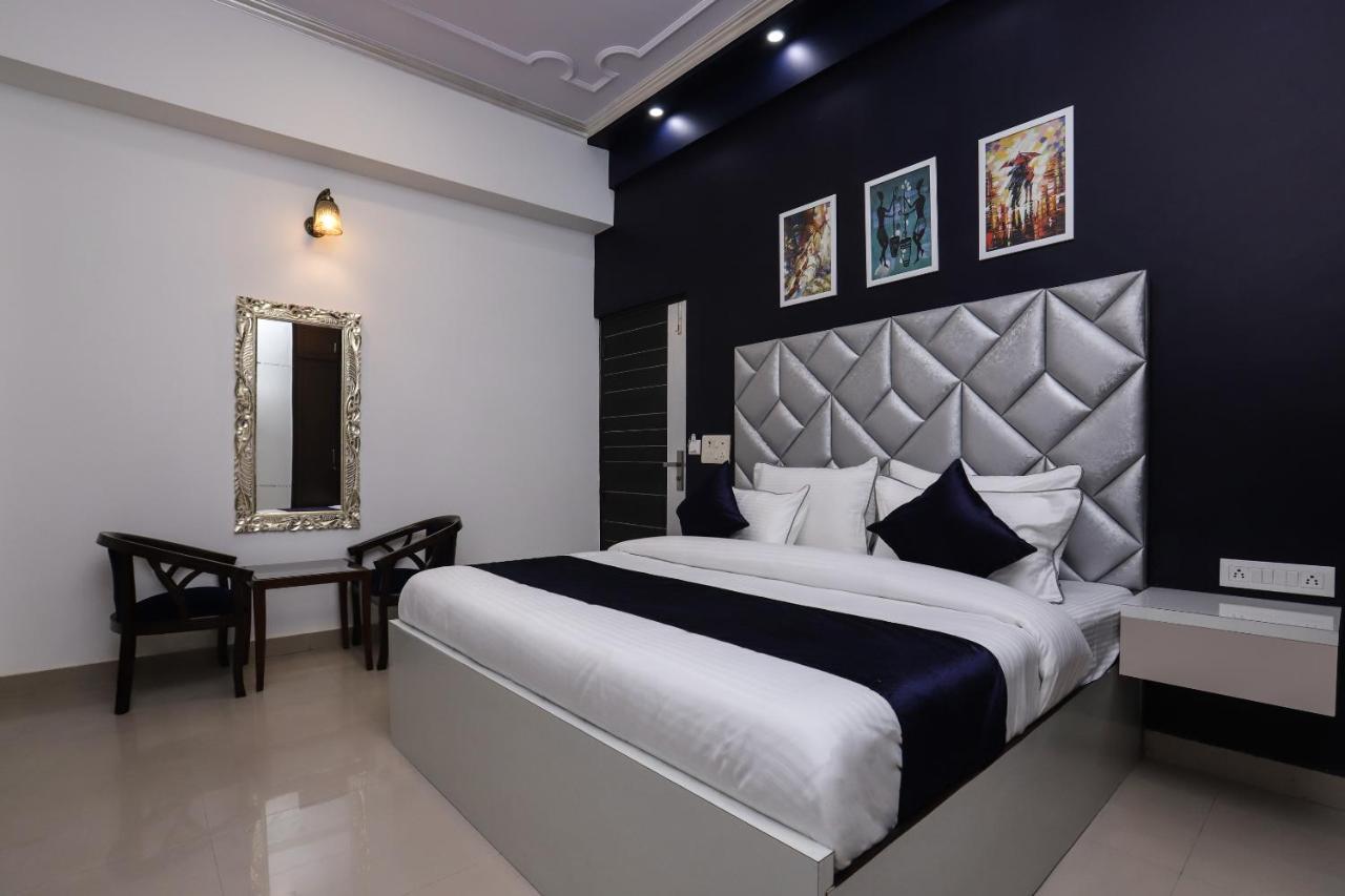 Hotel Vizima Palace - Near Wave City Center Metro Station Noida Exterior photo